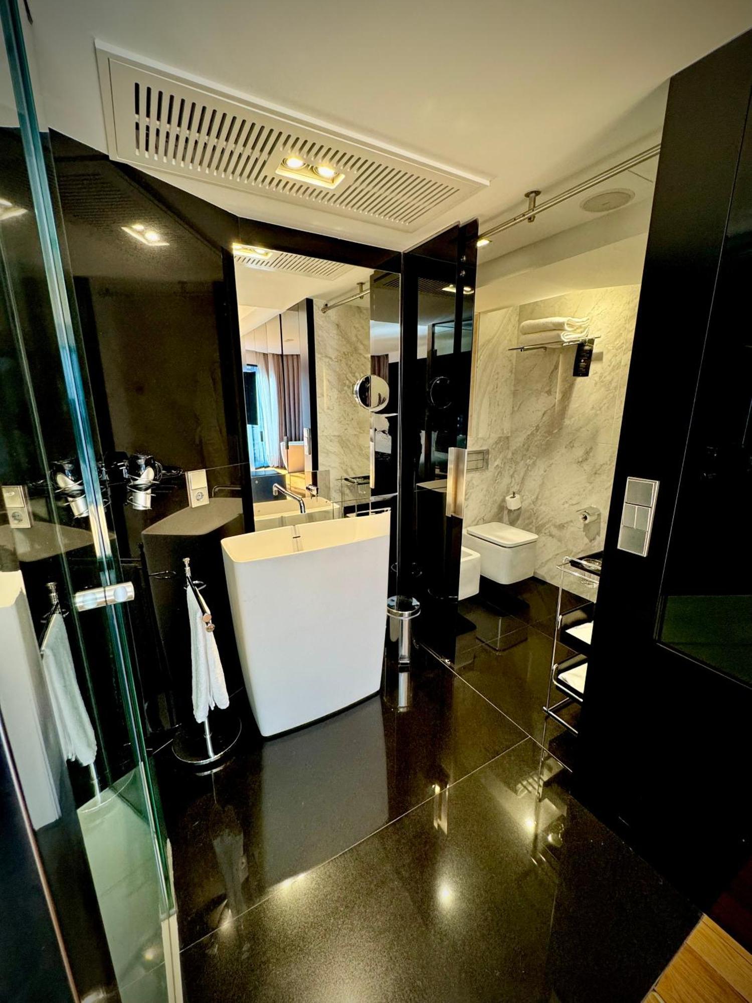 Hotel Inffinit Vigo Exterior foto